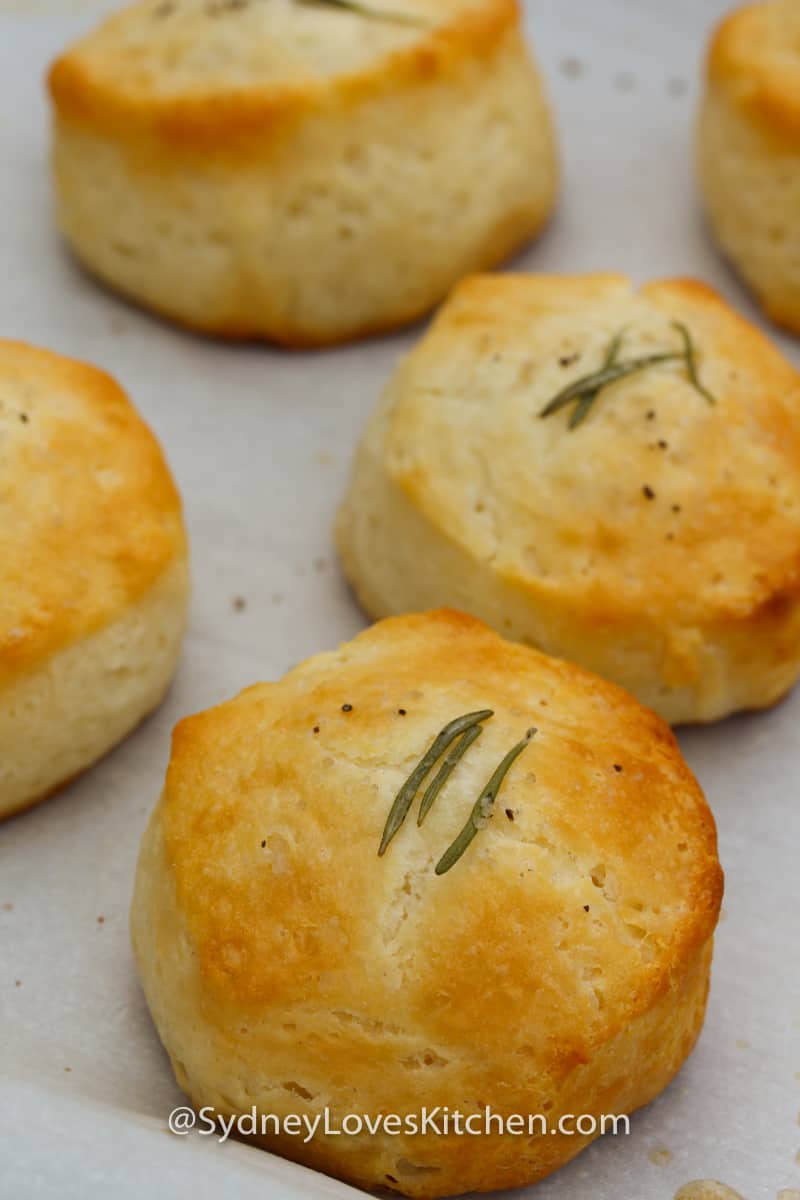 5 cooked rosemary biscuits on a parchment paper